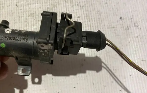 Mercedes-Benz C W202 Turbo solenoid valve a2028000178 2028000178