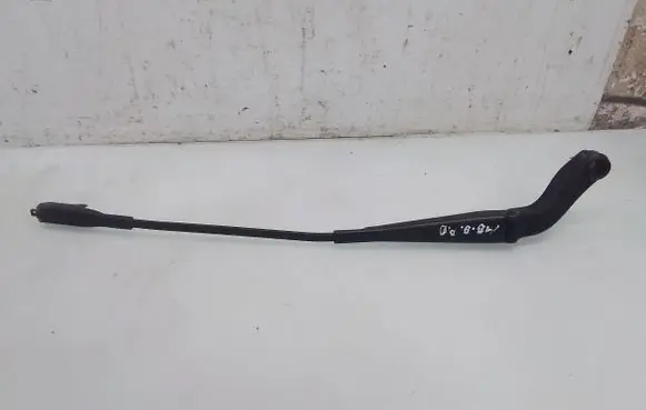 Front wiper blade arm