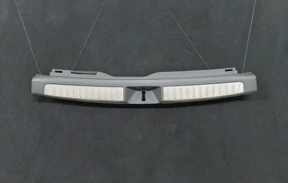 Trunk/boot sill cover protection