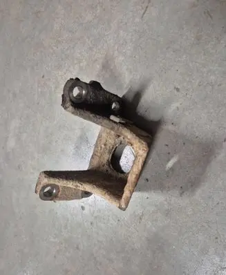 Toyota Hilux (AN10, AN20, AN30) Engine mounting bracket 1231567011
