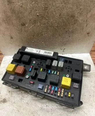 Opel Zafira B Fuse module 13206754 5DK00866838