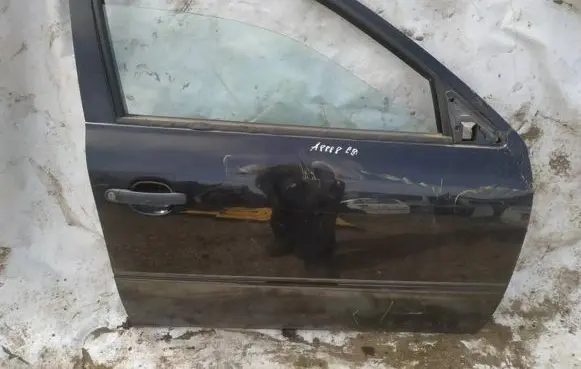 Skoda Octavia Mk1 (1U) Front door juodos