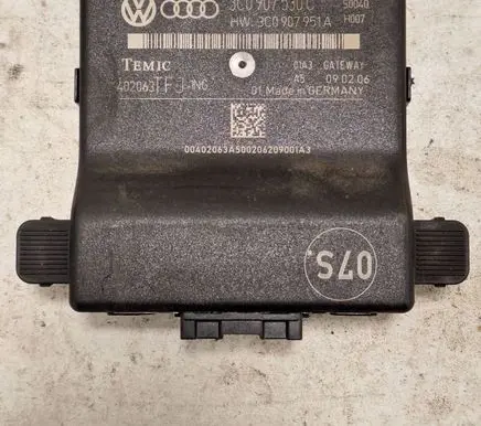 Volkswagen PASSAT B5.5 Gateway control module 3C0907530C 3C0907951A 402063