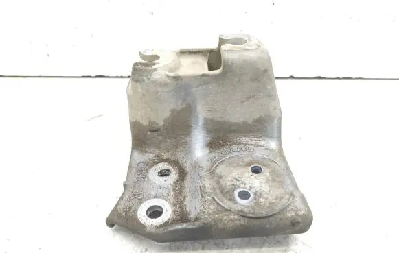 Subaru Outback Engine mounting bracket