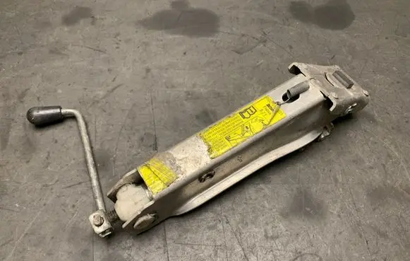 Skoda Fabia Mk1 (6Y) Lift Jack 6Q0011031