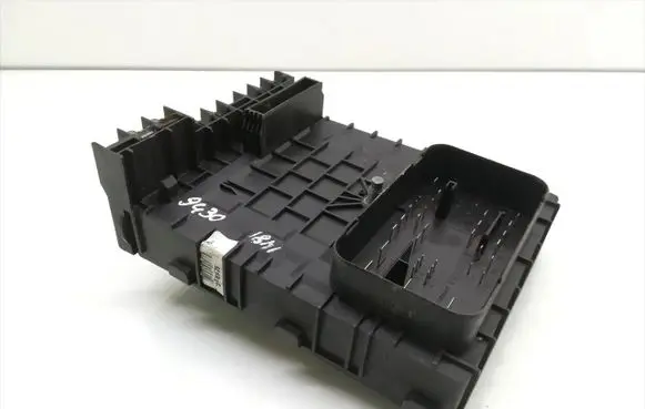 Volkswagen Golf V Fuse module 1K0937125A