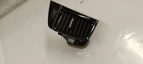 Volvo XC90 Dash center air vent grill 31363715