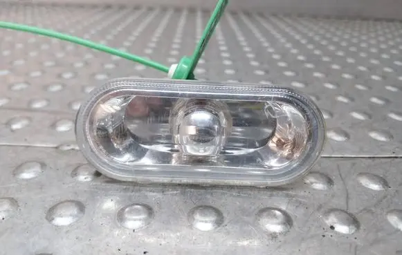 Volkswagen Golf IV Front fender indicator light S26380361 1J0949117