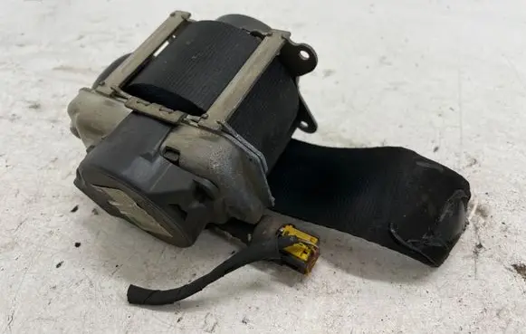 Volvo XC40 Front seatbelt 638028300B