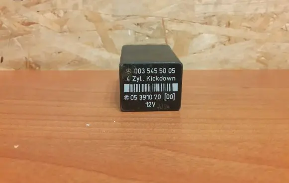 Mercedes-Benz C W202 Other relay 05391070 2390