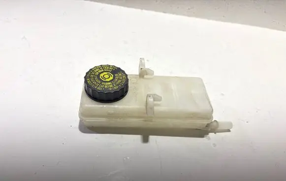 Peugeot 307 Brake fluid reservoir 0204224574