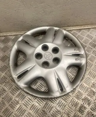 Toyota Avensis T220 R15 wheel hub/cap/trim 4260205060