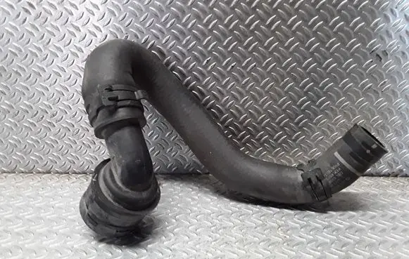 Mercedes-Benz C W203 Engine coolant pipe/hose