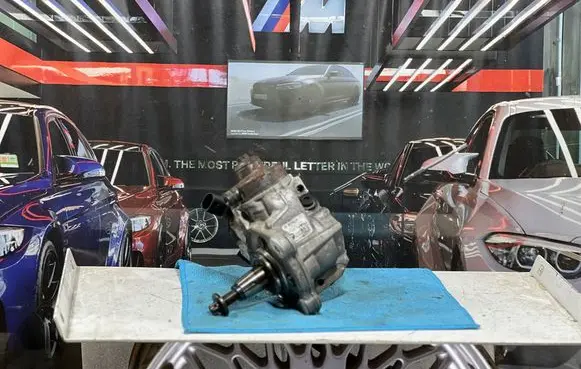 BMW 1 F20 F21 Fuel injection high pressure pump 7810696