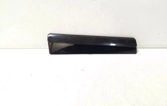 Dashboard glove box trim