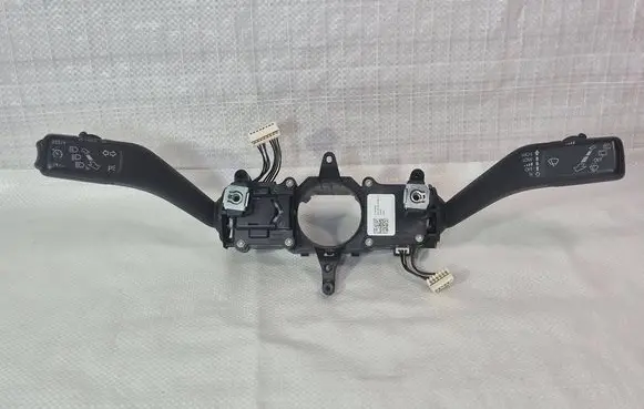 Wiper turn signal indicator stalk/switch