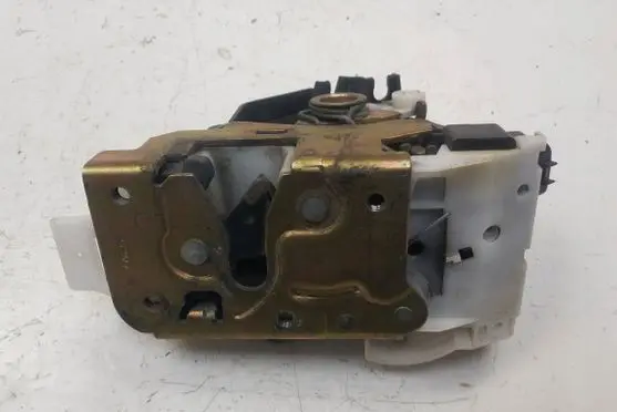 Ford Mondeo Mk III Front door lock 2S4A-A21813-DB