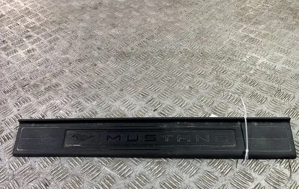 Ford Mustang VI Side skirt front trim FR3B6313222AEW