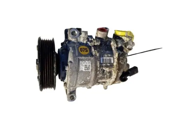 Volkswagen Golf V Air conditioning (A/C) compressor (pump) 5Q0820803