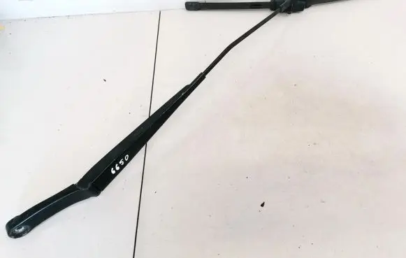 Volkswagen Golf V Front wiper blade arm 1K1955410