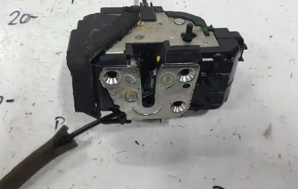 Nissan Pulsar Loading door lock 