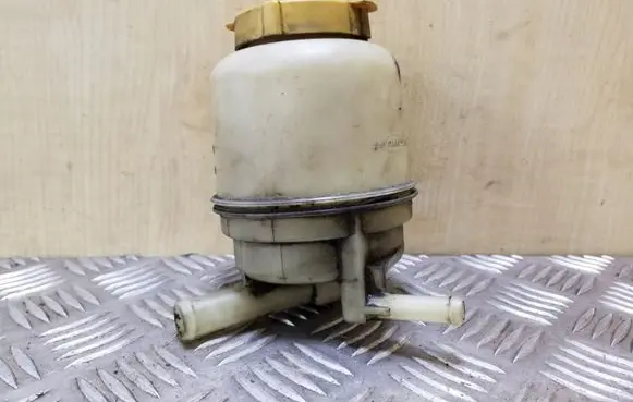 Subaru Legacy Power steering fluid tank/reservoir