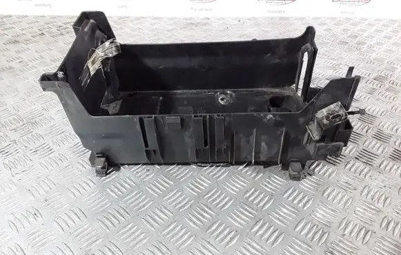 Battery box tray