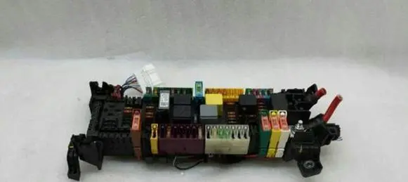 Mercedes-Benz A W176 Fuse module A2465400240
