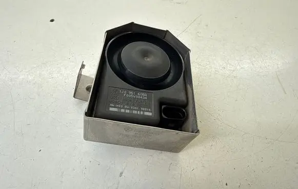 Volkswagen Transporter - Caravelle T5 Alarm system siren 1J0951605A F005V00434 7H0951285B