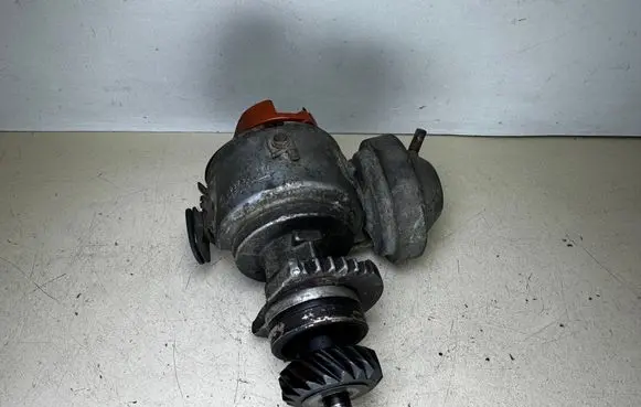 BMW 5 E28 Spark distributor 0237302039 PGFUD6