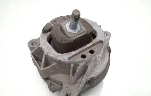 BMW 1 F20 F21 Engine mount bracket 6787657