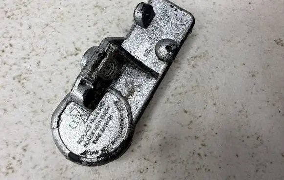 Peugeot 5008 Tire pressure sensor 9673860880