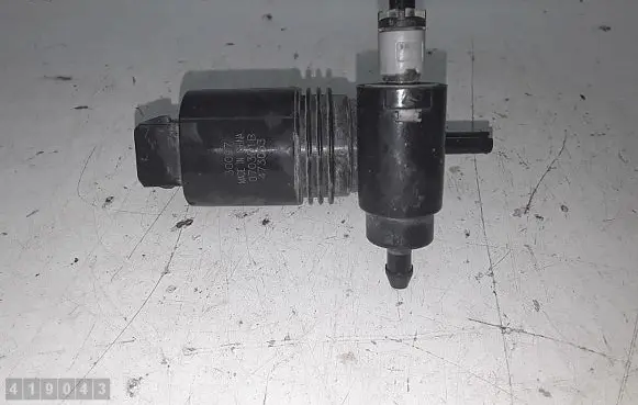 Nissan Note (E11) Windscreen/windshield washer pump 30097