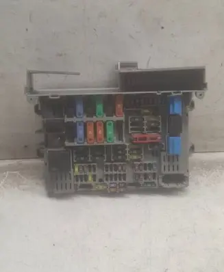 BMW 3 E90 E91 Fuse module 6906621 690662103 10688710