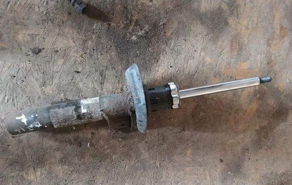 Volkswagen Jetta V Front shock absorber/damper