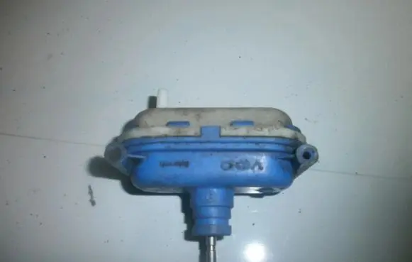 Audi 80 90 S2 B4 Central locking vacuum pump 8a5862153