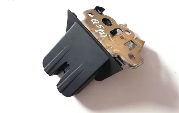 Loading door lock