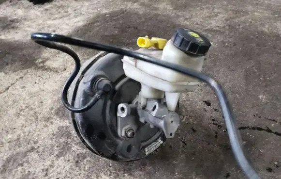 Opel Insignia A Brake booster 13228183AS