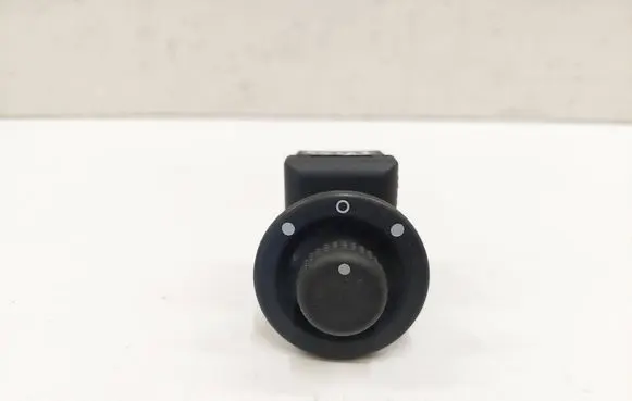 Nissan Interstar Wing mirror switch 8200002442B