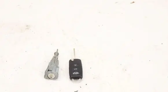Volkswagen Tiguan Ignition key/card 5K0837202AJ