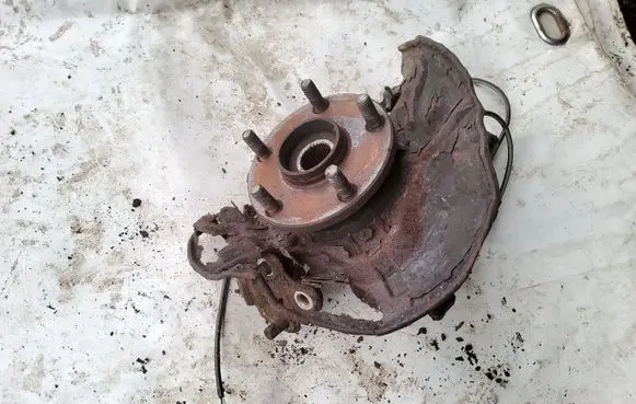 Toyota Corolla Verso E121 Front wheel hub spindle knuckle