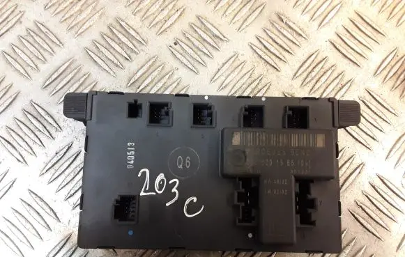 Mercedes-Benz C W203 Door control unit/module 2038201585 A2038201585