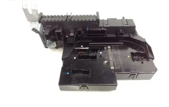 Mercedes-Benz CLS C218 X218 Fuse module 2129001606 2129011204 2319025101