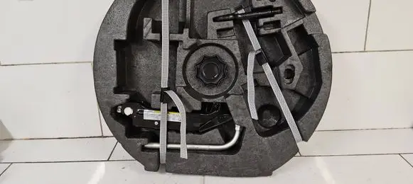 Volkswagen Touran II Tool box 1T0012109