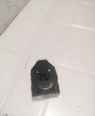 Hyundai Tucson JM Wing mirror switch