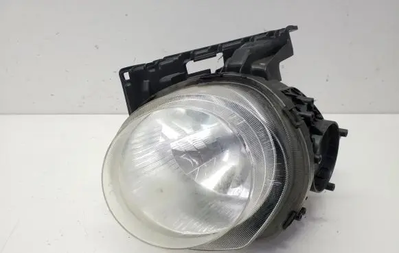 Nissan Juke I F15 Headlight/headlamp