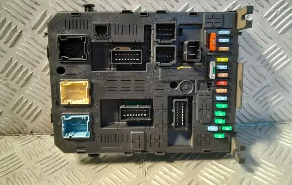 Peugeot 308 Fuse module 281201906c