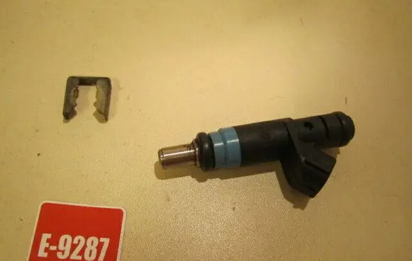 Audi A4 S4 B6 8E 8H Fuel injector 06B133551K