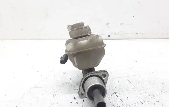 Master brake cylinder