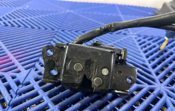 Toyota Prius (XW30) Loading door lock 